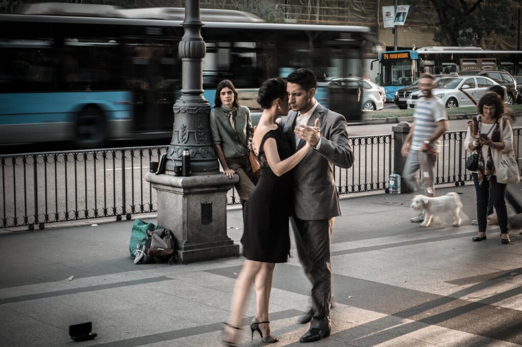 Tango de Buenos Aires Pareja bailando tango en las calles de Buenos Aires