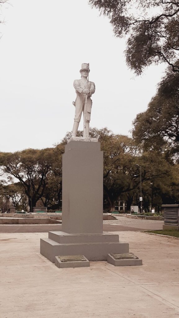 Estatua a los Patricios Estatua a los Patricios, emplazada en la mitad de Parque Patricios