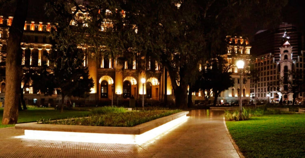 Plaza Lavalle de Noche Plaza Lavalle de Noche - Microcentro Buenos Aires