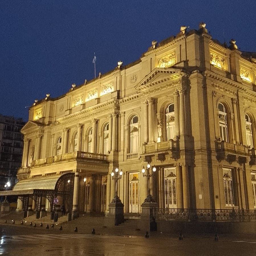 Fachada del Teatro Colon Microcentro Buenos Aires